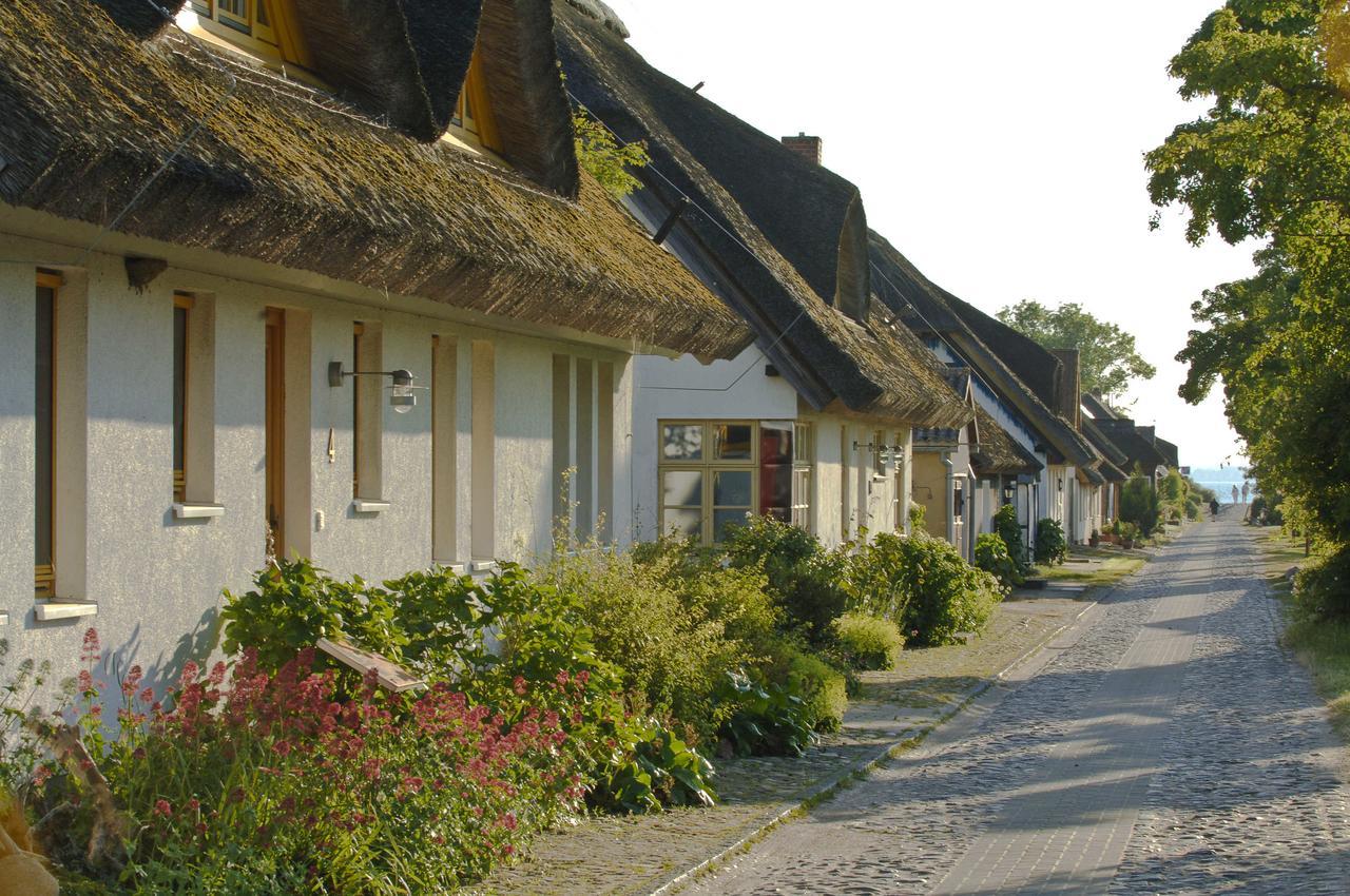 Ferienwohnungen im Fischerdorf und unterm Reetdach Neu Reddevitz Exterior foto